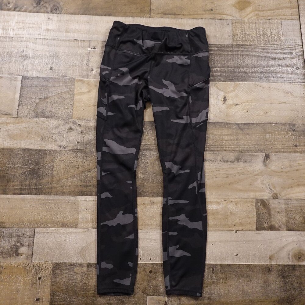 Athleta Camo Contender 7/8 Tight in Powerlift women's small black camo